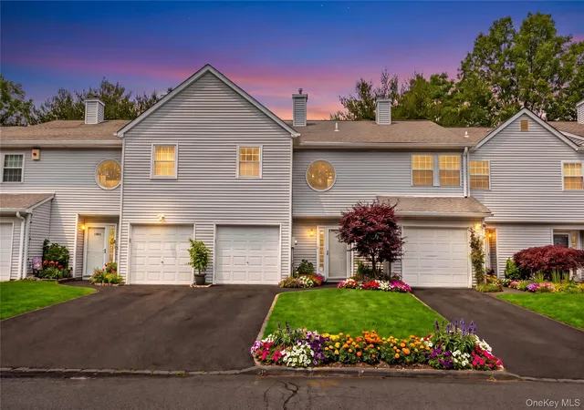 1406-sara-cir-brookhaven-ny-11776/hzid_bd6b5deb