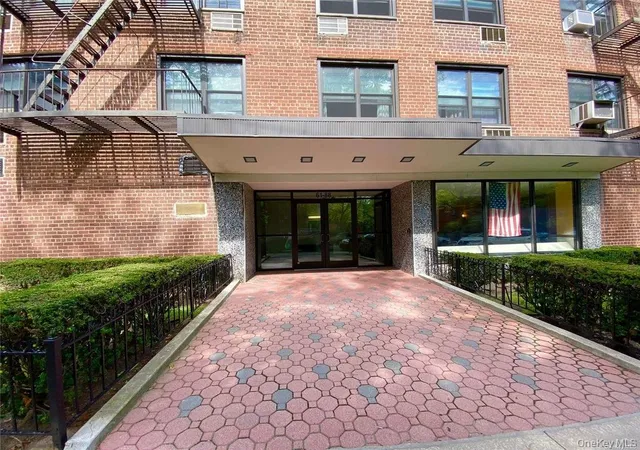 61-88-dry-harbor-rd-1e-middle-village-ny-11379/hzid_e1866bdd