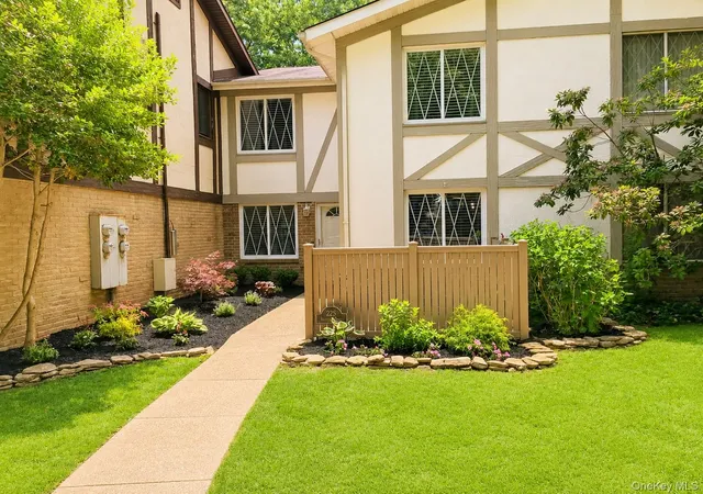 225-skyline-dr-brookhaven-ny-11727/hzid_d4a5799a