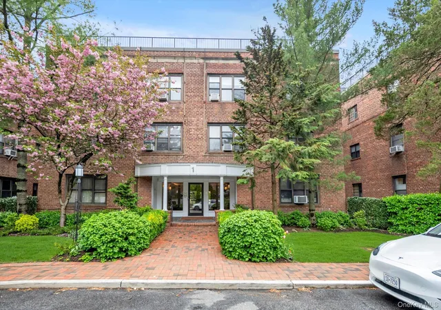 1-town-house-pl-2e-great-neck-ny-11021/hzid_b9a46192