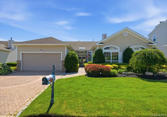 95-hamlet-dr-brookhaven-ny-11766/hzid_ce35b868