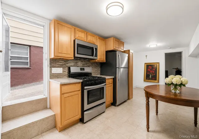 1716-fowler-ave-new-york-ny-10462/hzid_fecc92f6