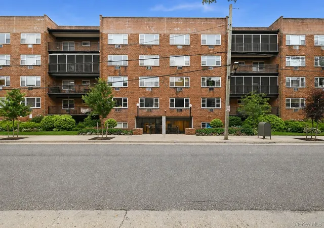 101-lincoln-ave-4k-north-hempstead-ny-11501/hzid_bca144e4