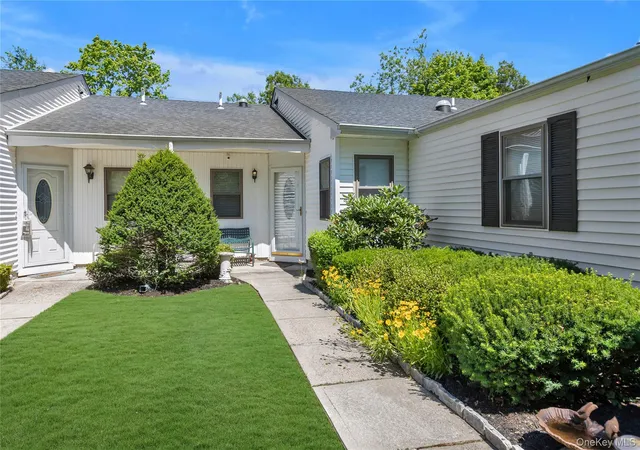 42-knolls-dr-brookhaven-ny-11790/hzid_6299e1d4