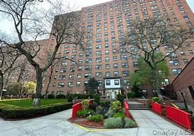 99-40-63rd-rd-5r-new-york-ny-11374/hzid_5e59928a