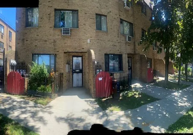 51-09-99-street-12c-corona-ny-11368/hzid_388150d9