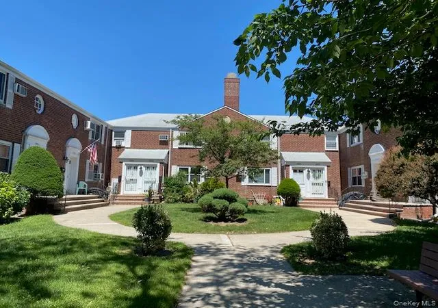 260-11-73rd-avenue-e-2-glen-oaks-ny-11004/hzid_d2ec7d1d