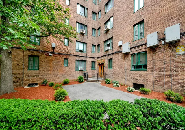 14-metropolitan-oval-8g-new-york-ny-10462/hzid_767afc08