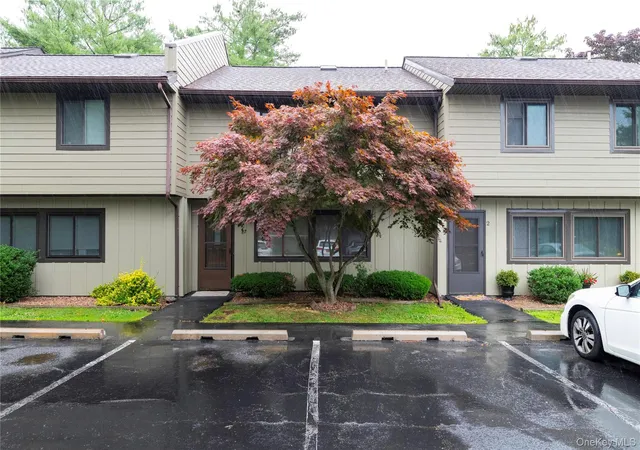 3-hudson-hts-dr-poughkeepsie-ny-12601/hzid_af08c302