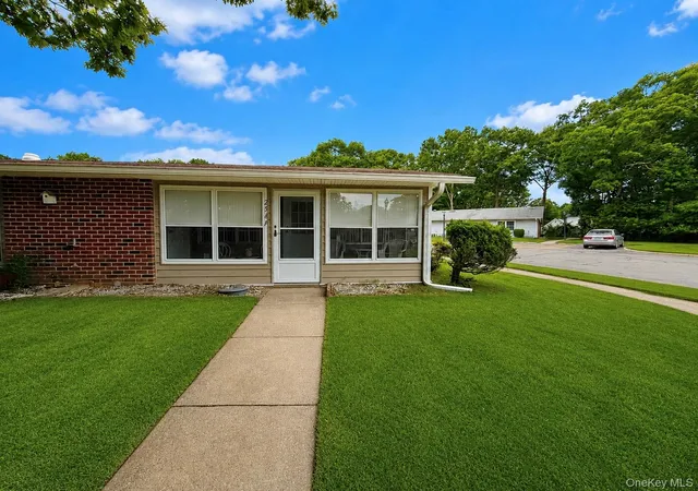 258-newcastle-ct-f-brookhaven-ny-11961/hzid_f31fd15b
