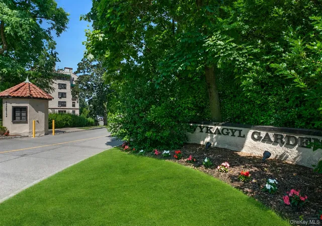 1273-north-ave-entry-8-apt-2f-new-rochelle-ny-10804/hzid_ca13fe35