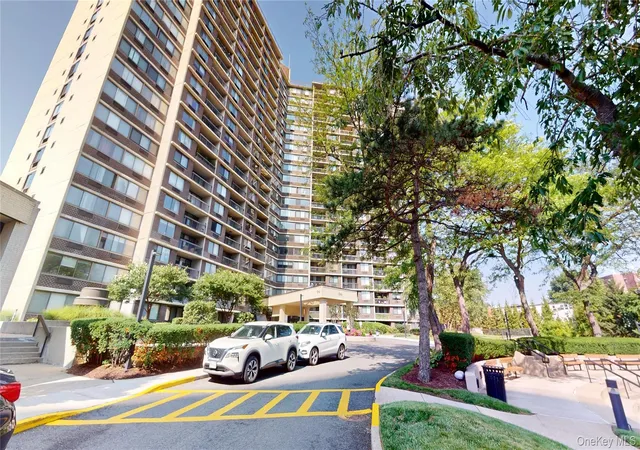 1-bay-club-dr-17e-new-york-ny-11360/hzid_ed6de6ff