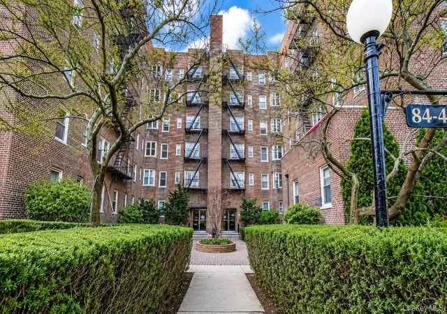 84-49-168th-st-2v-new-york-ny-11432/hzid_5898a2ce