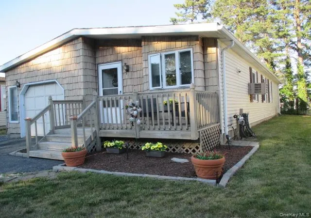 130-village-cir-w-manorville-ny-11949/hzid_b3501bae