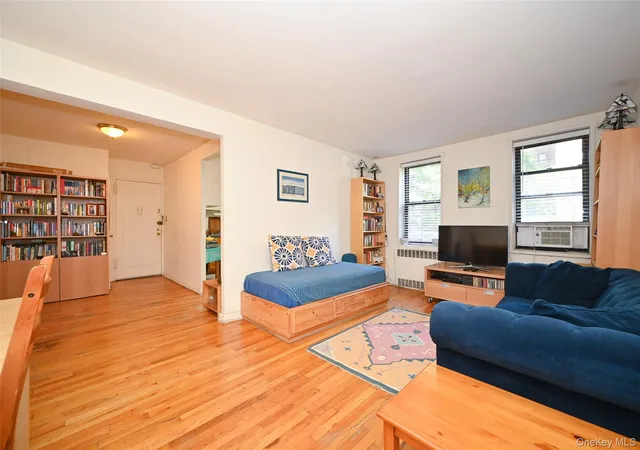 99-63-66-ave-a9-new-york-ny-11374/hzid_6433c398
