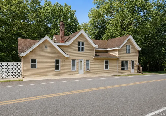 17-clove-rd-salisbury-mills-ny-12577/hzid_2454428b