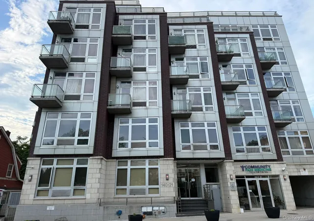 140-21-32nd-ave-new-york-ny-11354/hzid_d028016a