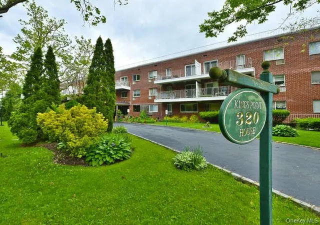 320-e-shore-rd-11c-north-hempstead-ny-11023/hzid_91321c95