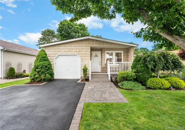 16-dogwood-ln-brookhaven-ny-11949/hzid_2414a229