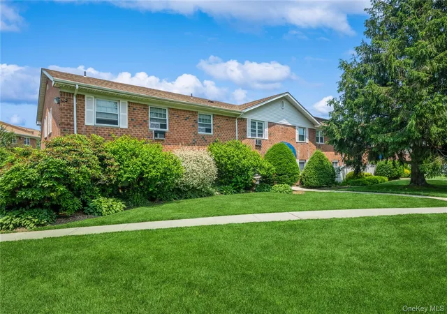 460-old-town-rd-8j-brookhaven-ny-11776/hzid_c11e34b0