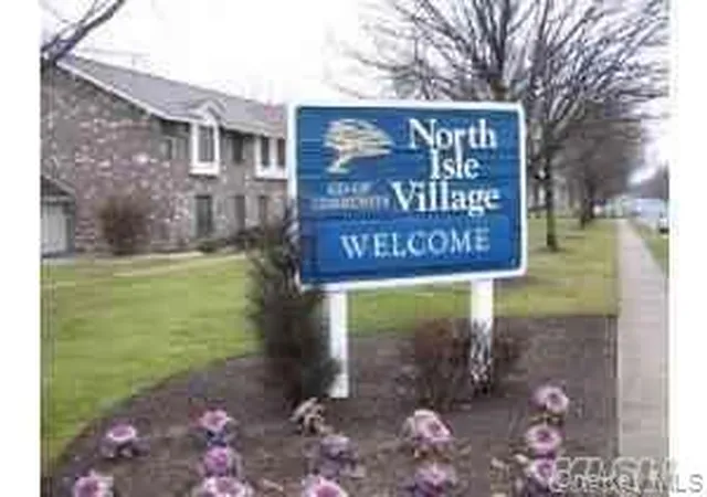 49-fargo-49-brookhaven-ny-11727/hzid_f32e3e42