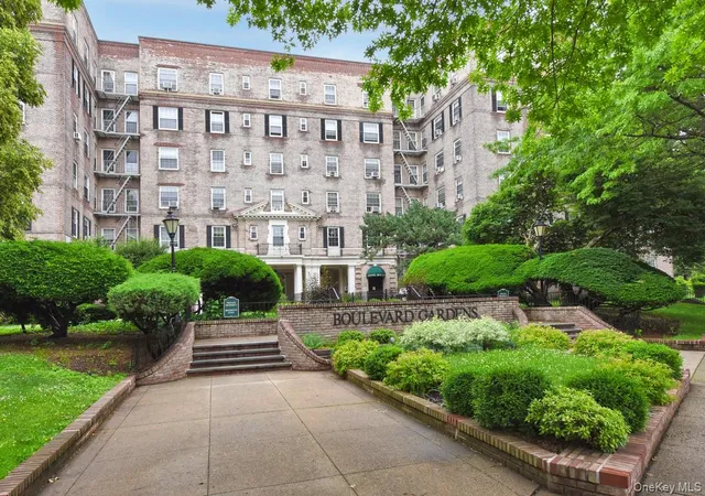 30-15-hobart-st-4d-new-york-ny-11377/hzid_fe8bceb3