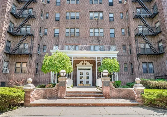 170-40-highland-ave-401-new-york-ny-11432/hzid_229e8a00