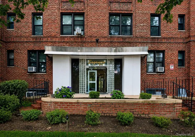 84-31-van-wyck-expy-2b-new-york-ny-11435/hzid_0742f620