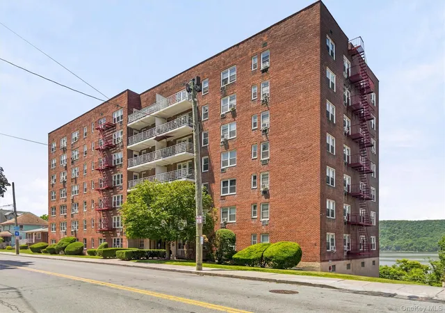 679-warburton-ave-2r-yonkers-ny-10471/hzid_4f7ab611