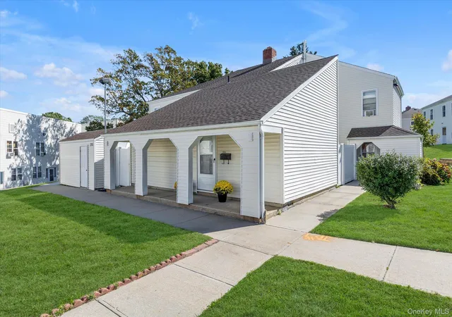 200-lowndes-ave-d-huntington-ny-11746/hzid_1d2d1af0