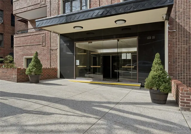 123-35-82nd-rd-5u-new-york-ny-11415/hzid_e17edb49