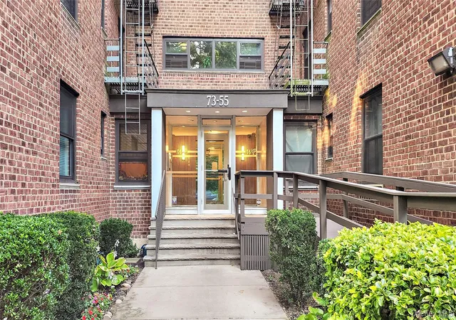 73-55-210th-street-4j-oakland-gardens-ny-11364/hzid_93c717e3