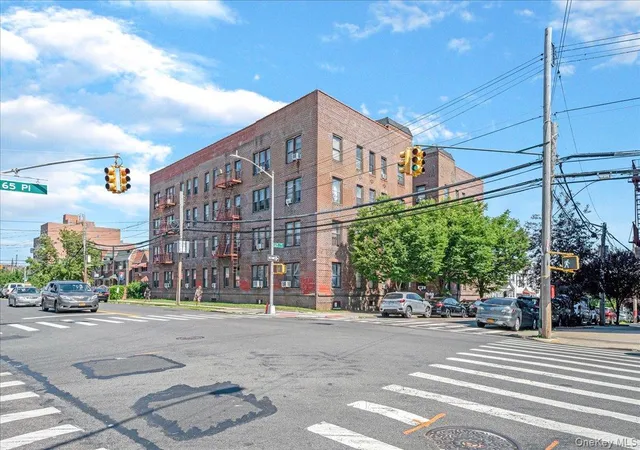 39-82-65th-place-4f-woodside-ny-11377/hzid_66ebb446