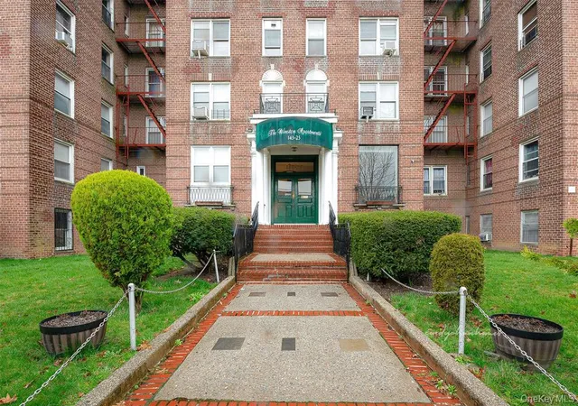 143-25-84th-drive-2e-jamaica-ny-11435/hzid_4ebada4a