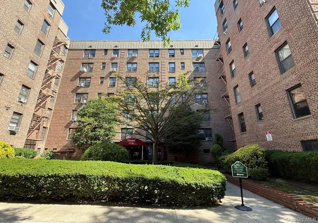 83-25-98th-street-1m-woodhaven-ny-11421/hzid_c556b287