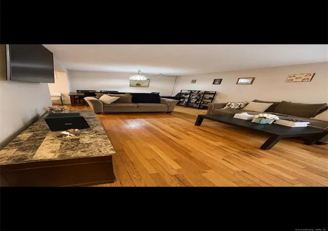 194-smith-st-1m-hempstead-ny-11520/hzid_447109bc