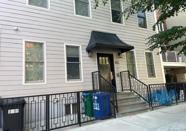 25-39-38-street-new-york-ny-11103/hzid_96705d77