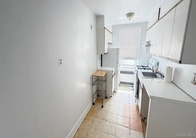 61-41-saunders-st-b67-new-york-ny-11374/hzid_102d7998
