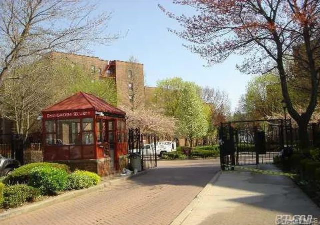 150-30-71-avenue-6e-flushing-ny-11367/hzid_4df417db