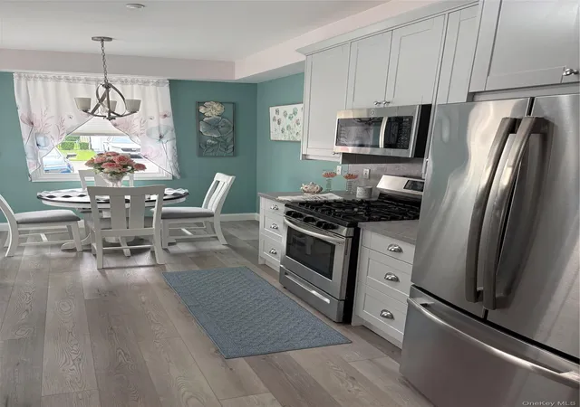 250-sand-hills-ln-brookhaven-ny-11763/hzid_4b85333f