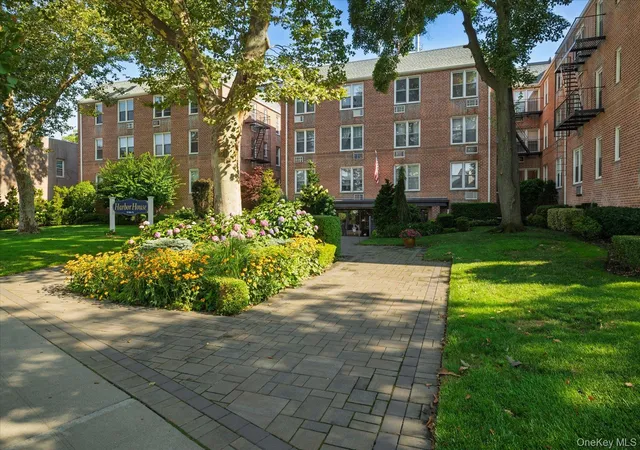 16-main-st-2g-hempstead-ny-11518/hzid_61dd5569