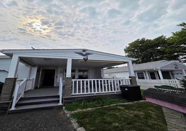 69-dogwood-ln-brookhaven-ny-11949/hzid_6b8618a3