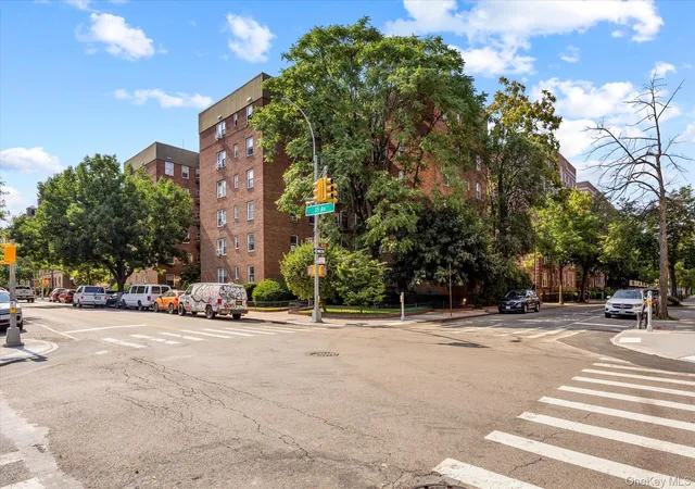81-15-35th-avenue-6b-new-york-ny-11372/hzid_129b71b5