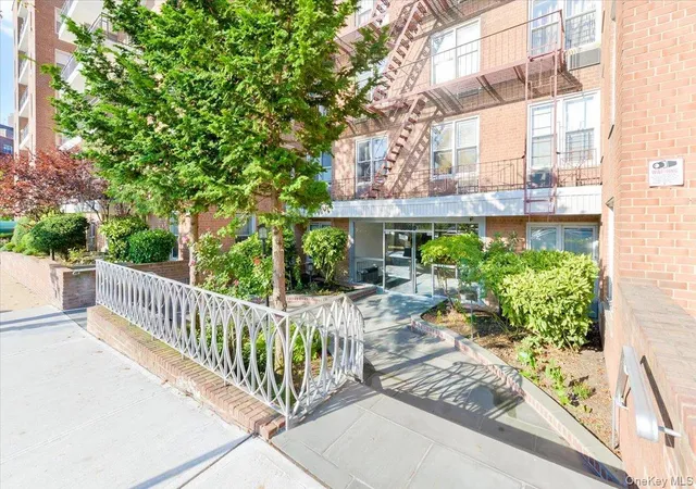 67-50-thornton-pl-4s-new-york-ny-11375/hzid_c29fa8de
