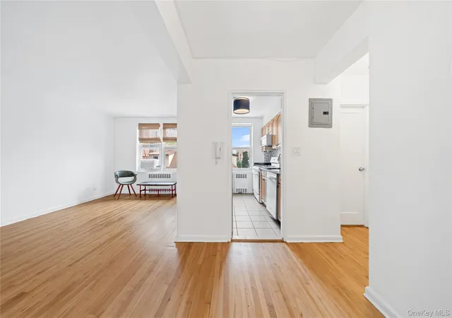88-10-35th-avenue-3f-new-york-ny-11372/hzid_21e2cb59