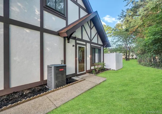 6-amesworth-ct-brookhaven-ny-11953/hzid_c6b44621