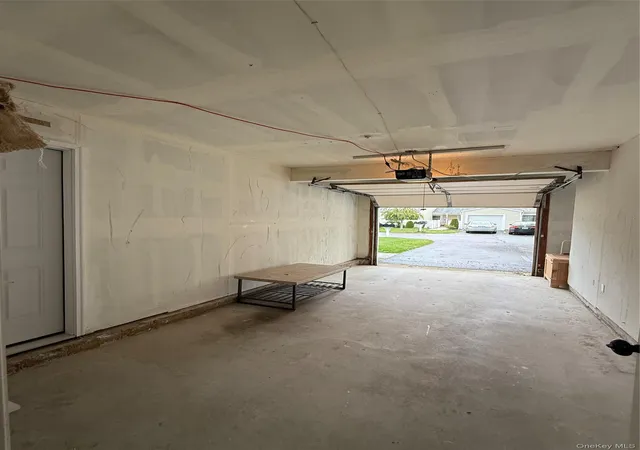 708-w-cabot-ct-708-smithtown-ny-11780/hzid_0e014a1f