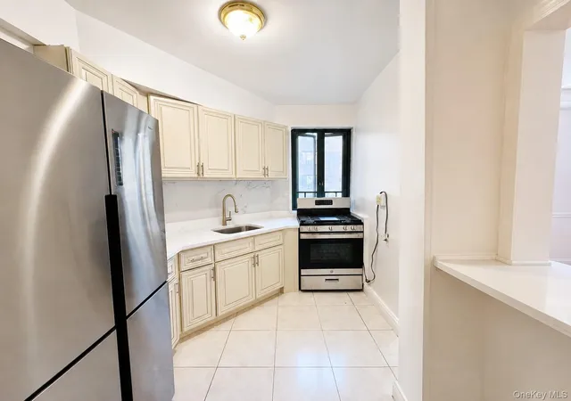 1564-unionport-rd-5a-new-york-ny-10462/hzid_9f756119