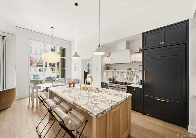 100-garvies-point-rd-1007-glen-cove-ny-11542/hzid_852ec45d