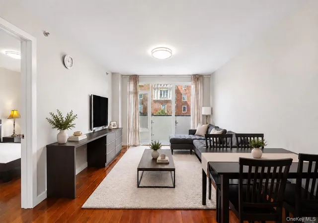 142-38-37th-avenue-4h-new-york-ny-11354/hzid_d1fa66bb